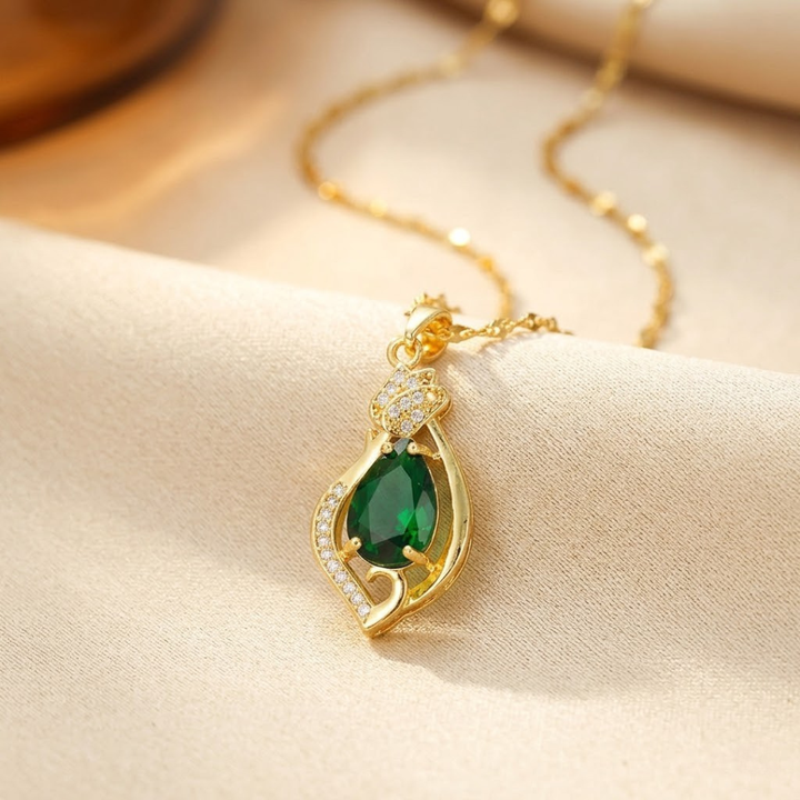 Gold Teardrop Pendant Necklace with Emerald