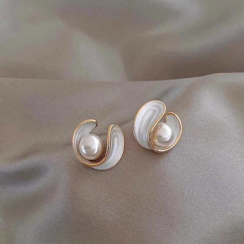Sophisticated Gold Earrings Adorned with White Opals and Pearls