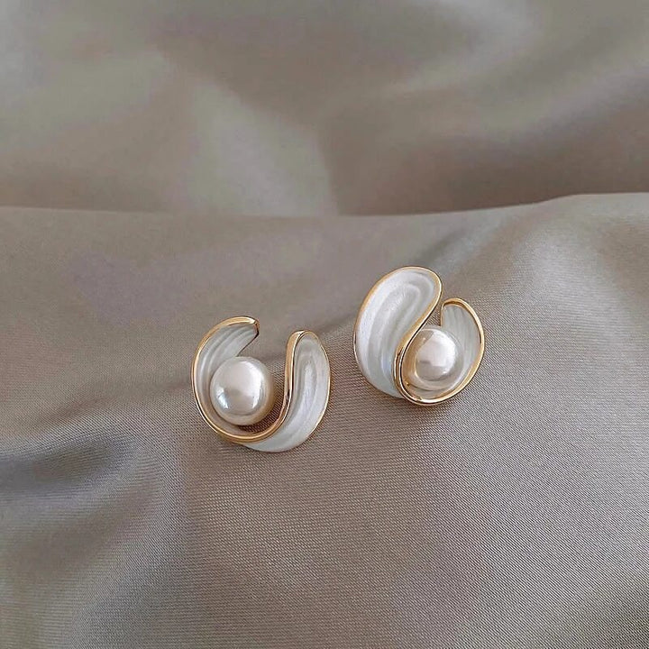 Sophisticated Gold Earrings Adorned with White Opals and Pearls