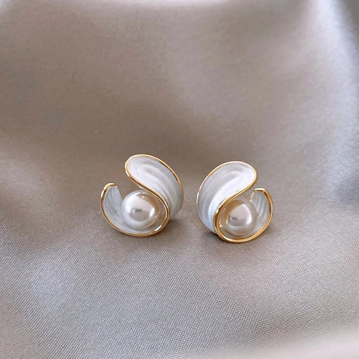 Sophisticated Gold Earrings Adorned with White Opals and Pearls