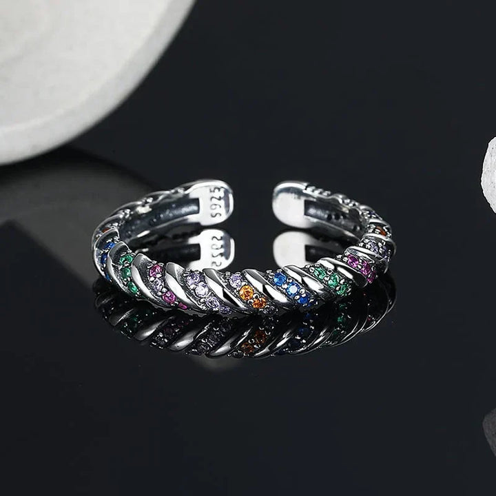 Vintage-Inspired Silver Ring with Retro Stripes and Classic Tones