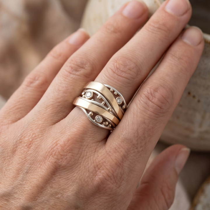 Vintage Wave-Style Gold Zirconia Ring