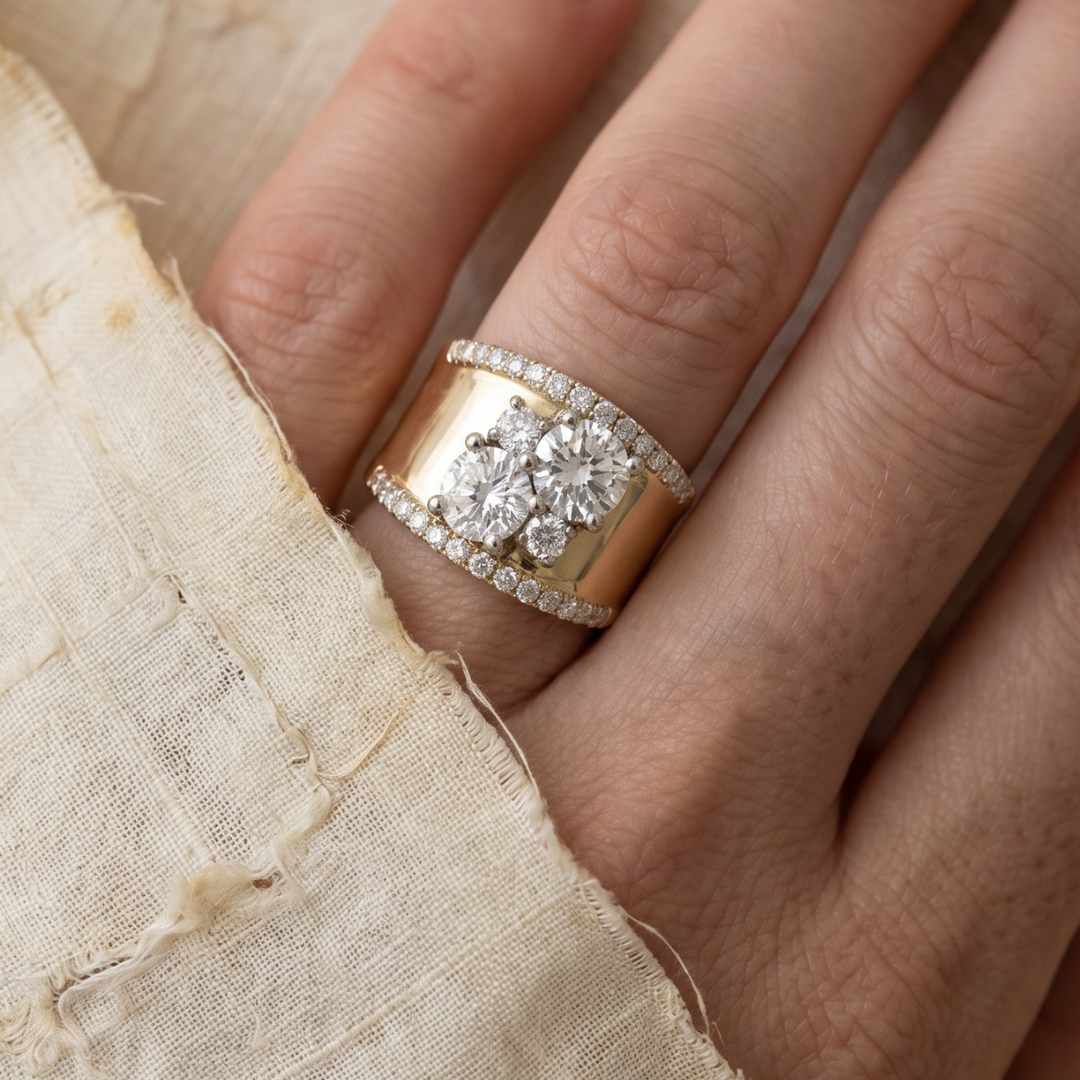 Retro-Style Gold Zirconia Ring with Dazzling Design