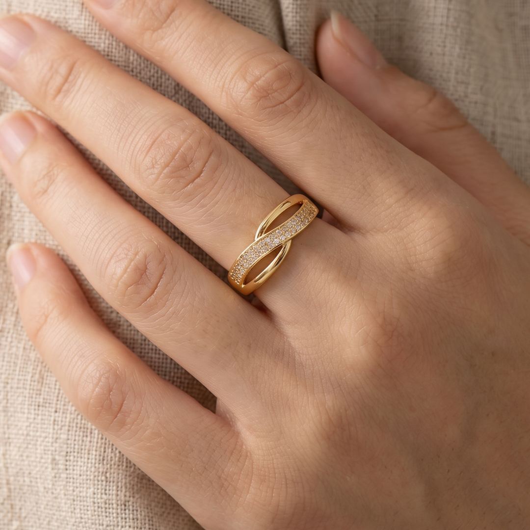 Catherine – Classic Gold Ring Adorned with Zirconia Details
