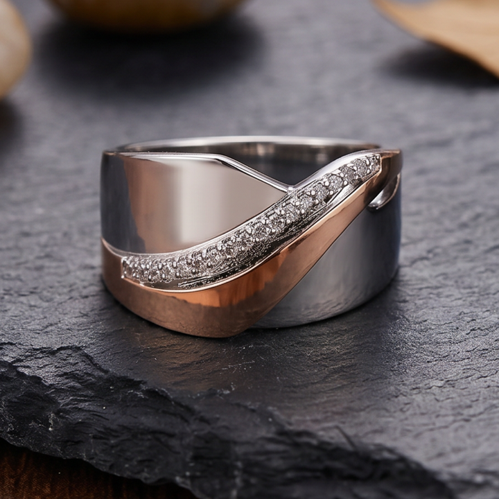 Vintage-Style Silver and Rose Gold Ring Embellished with Zirconia