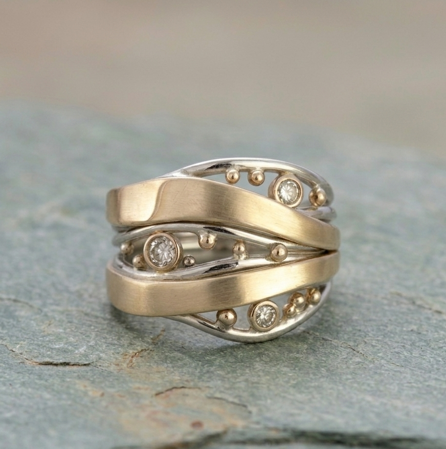 Retro Curved Gold Zirconia Band
