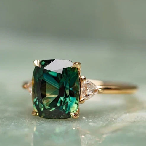 Retro-Style Green Gemstone Ring