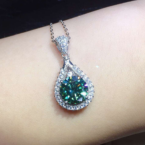 Alindra Voselle Pendant Necklace