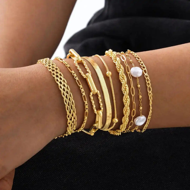 Stratified Golden Pearl Bracelet Collection