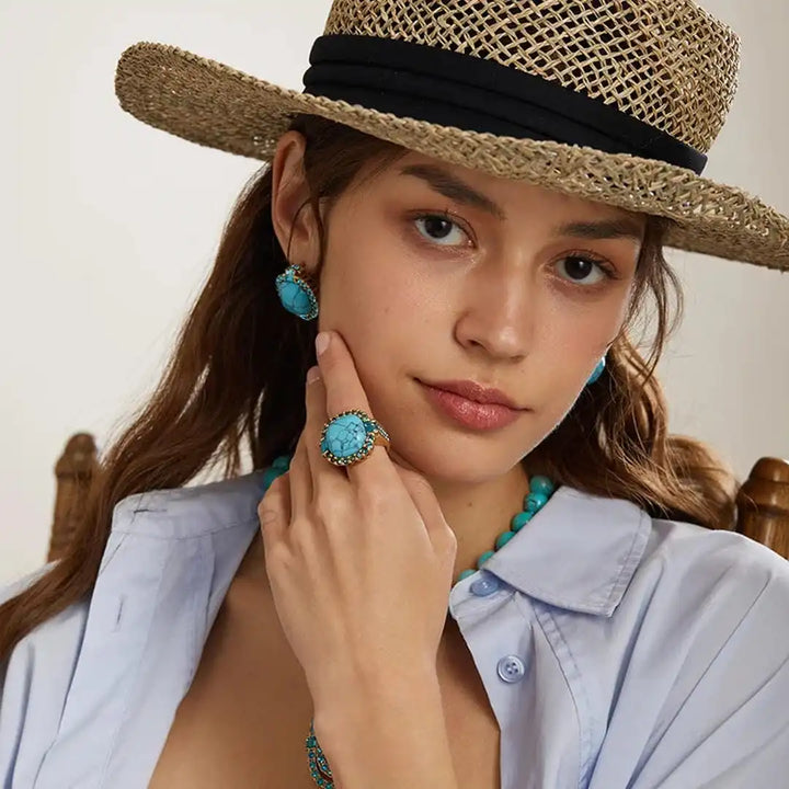 Turquoise Zirconia Ring in Gold