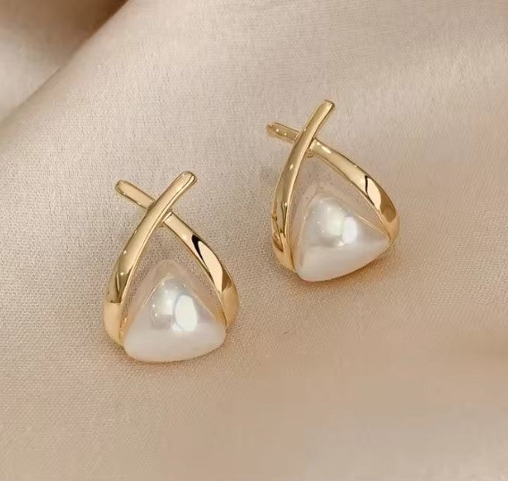Retro Triangular Pearl Drop Earrings