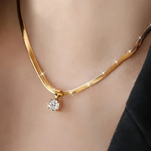 Chic Rhinestone Pendant Necklace
