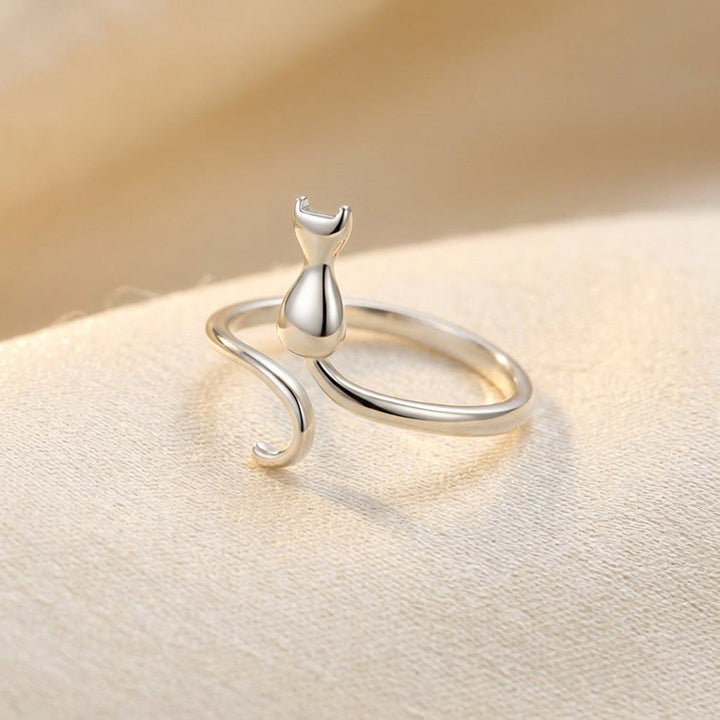 Silver Feline-Inspired Ring Design