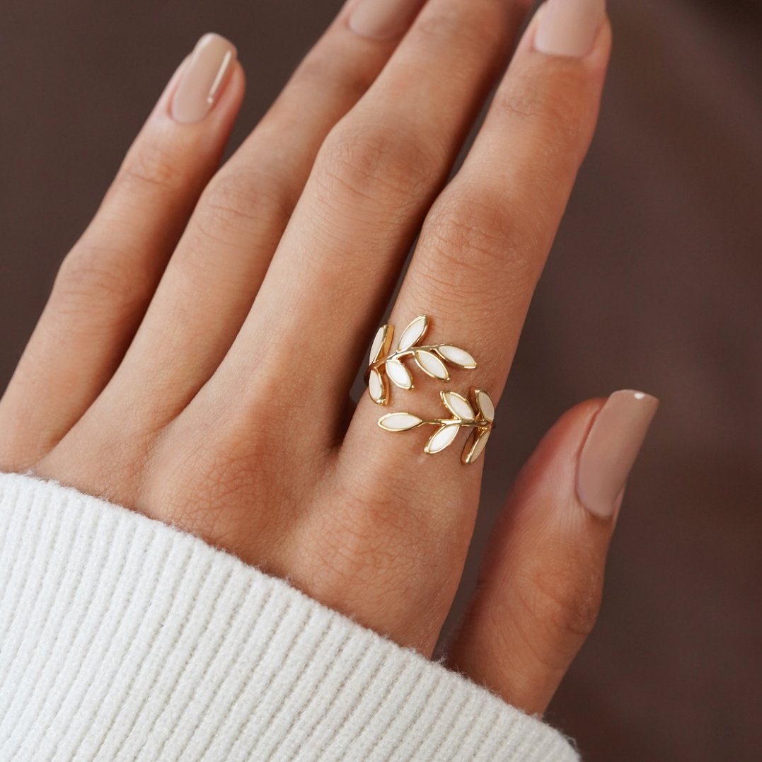 Leaf-Inspired Golden Ring Design
