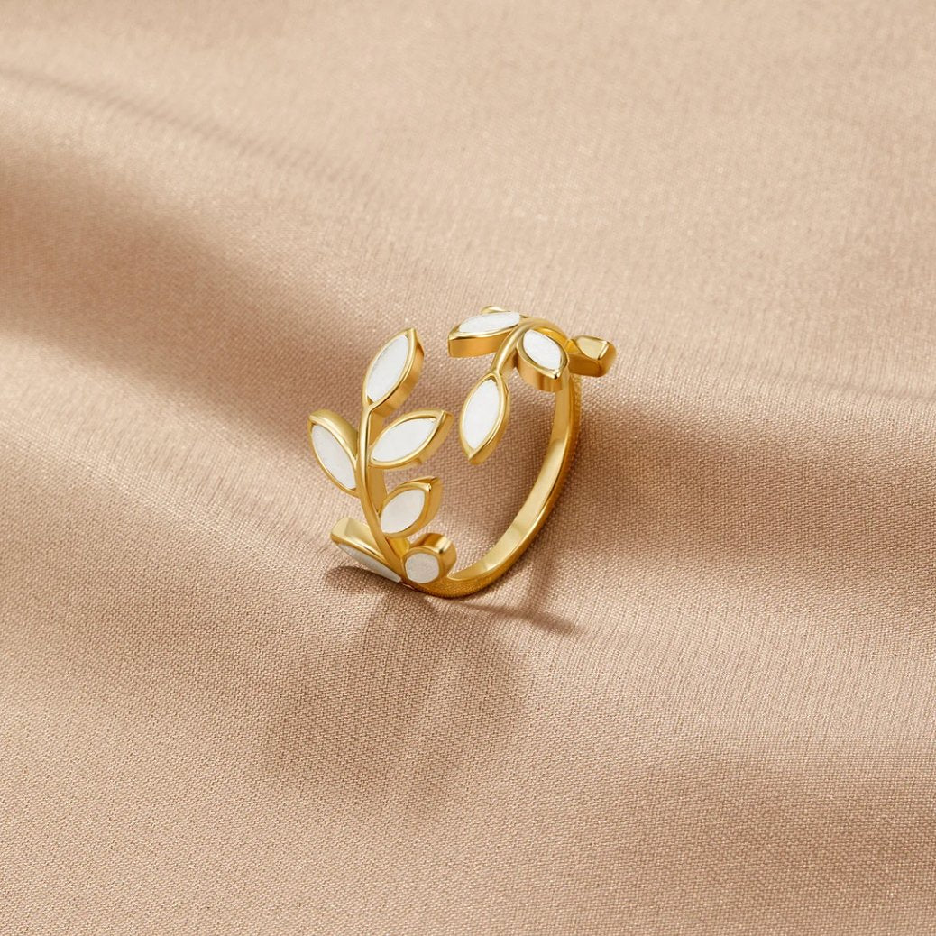 Leaf-Inspired Golden Ring Design