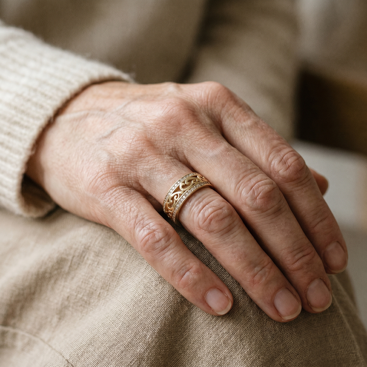 Radiant Hollow Gold Ring