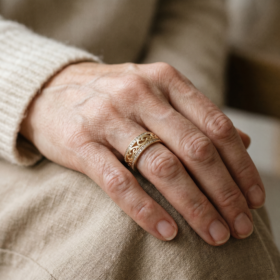 Luminous Hollow Gold Ring