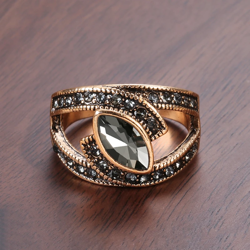 Sleek Onyx Crystal Ring
