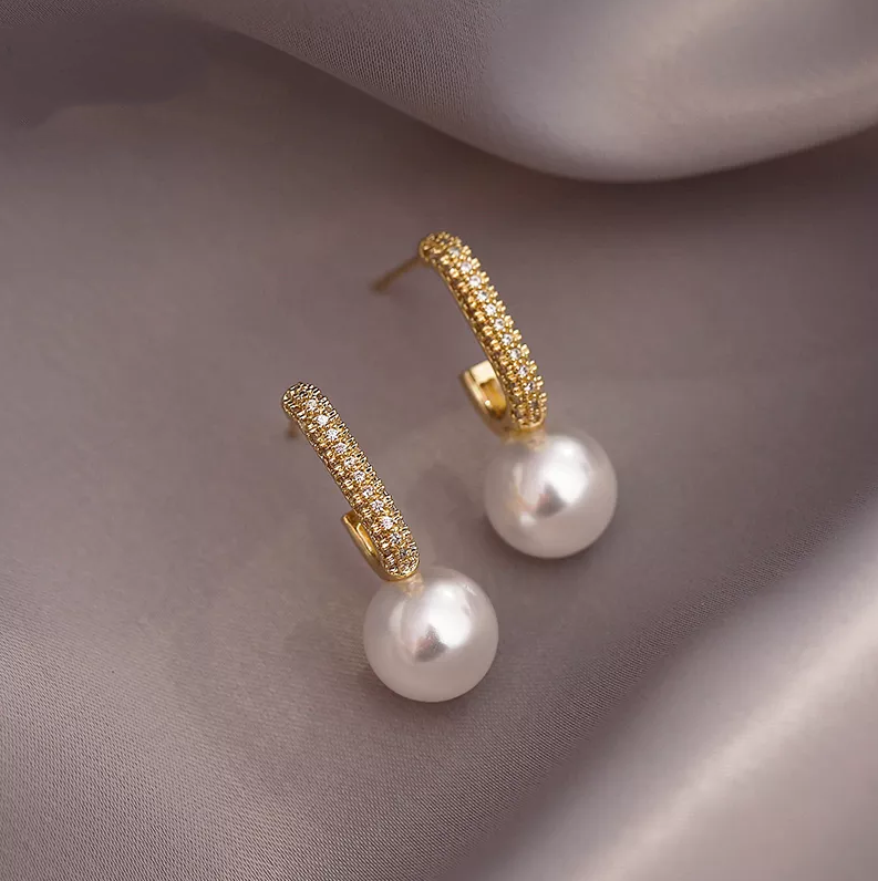 Elegant Shimmering Golden Pearl Earrings