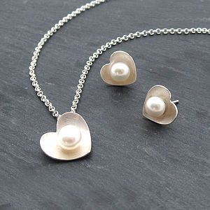 Elegant Heart-Shaped Pearl Jewelry Set