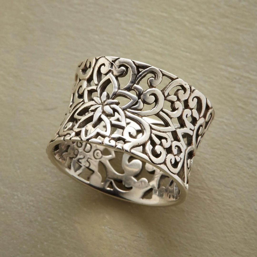 Chic Antique Silver Hollow Ring