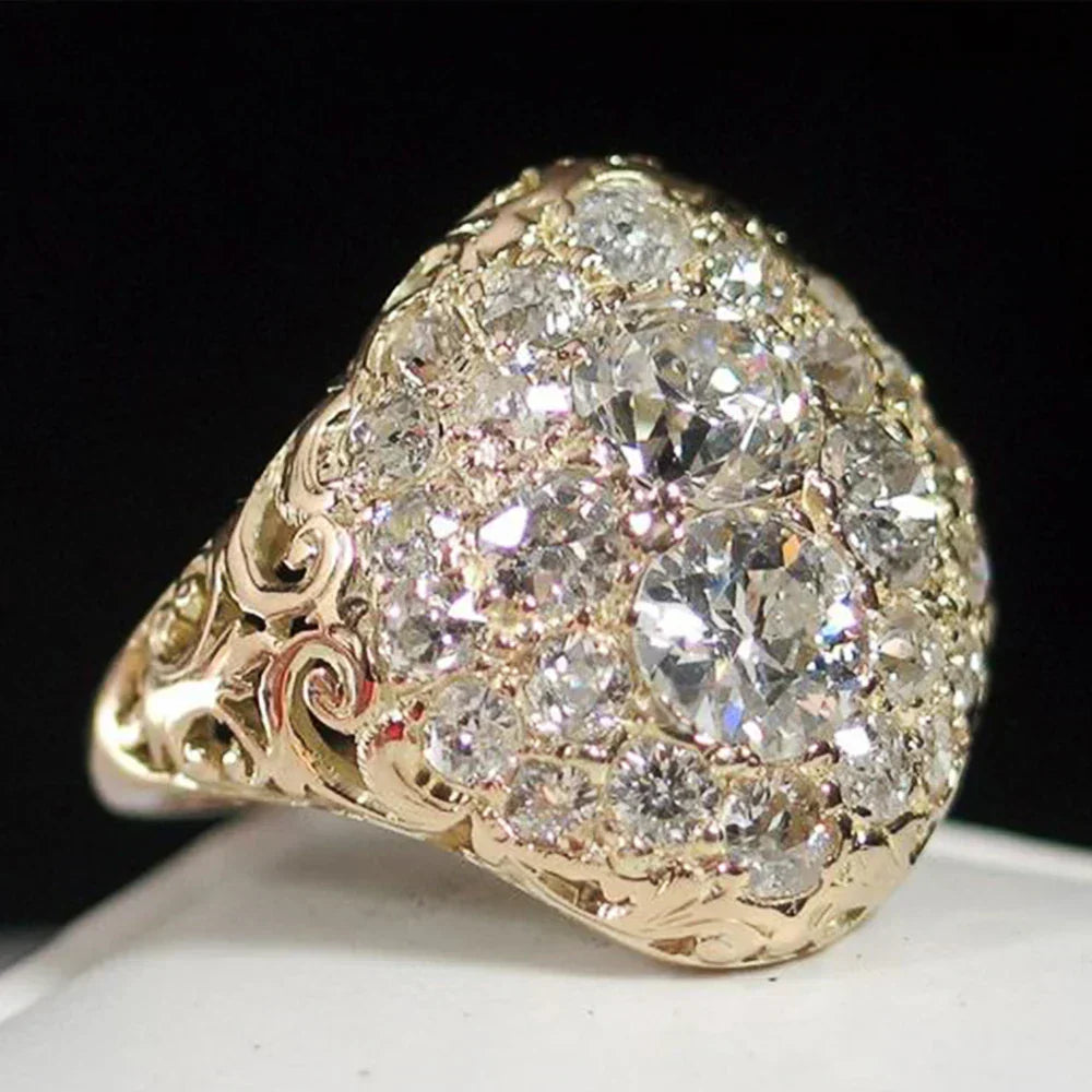 Vintage gold ring embellished with round diamonds