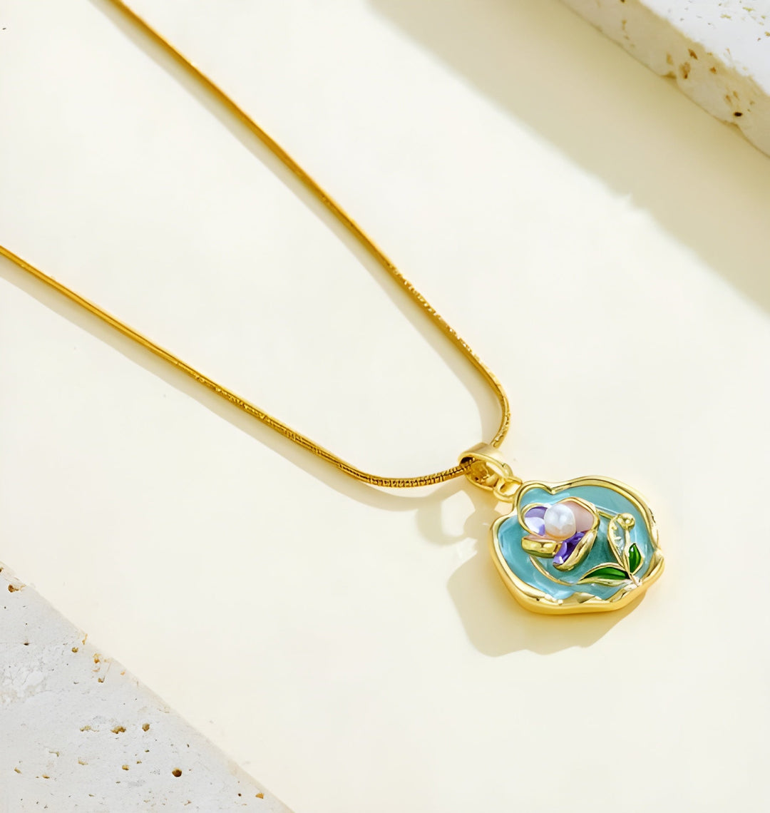 Chic Gold and Turquoise Bee Pendant Necklace