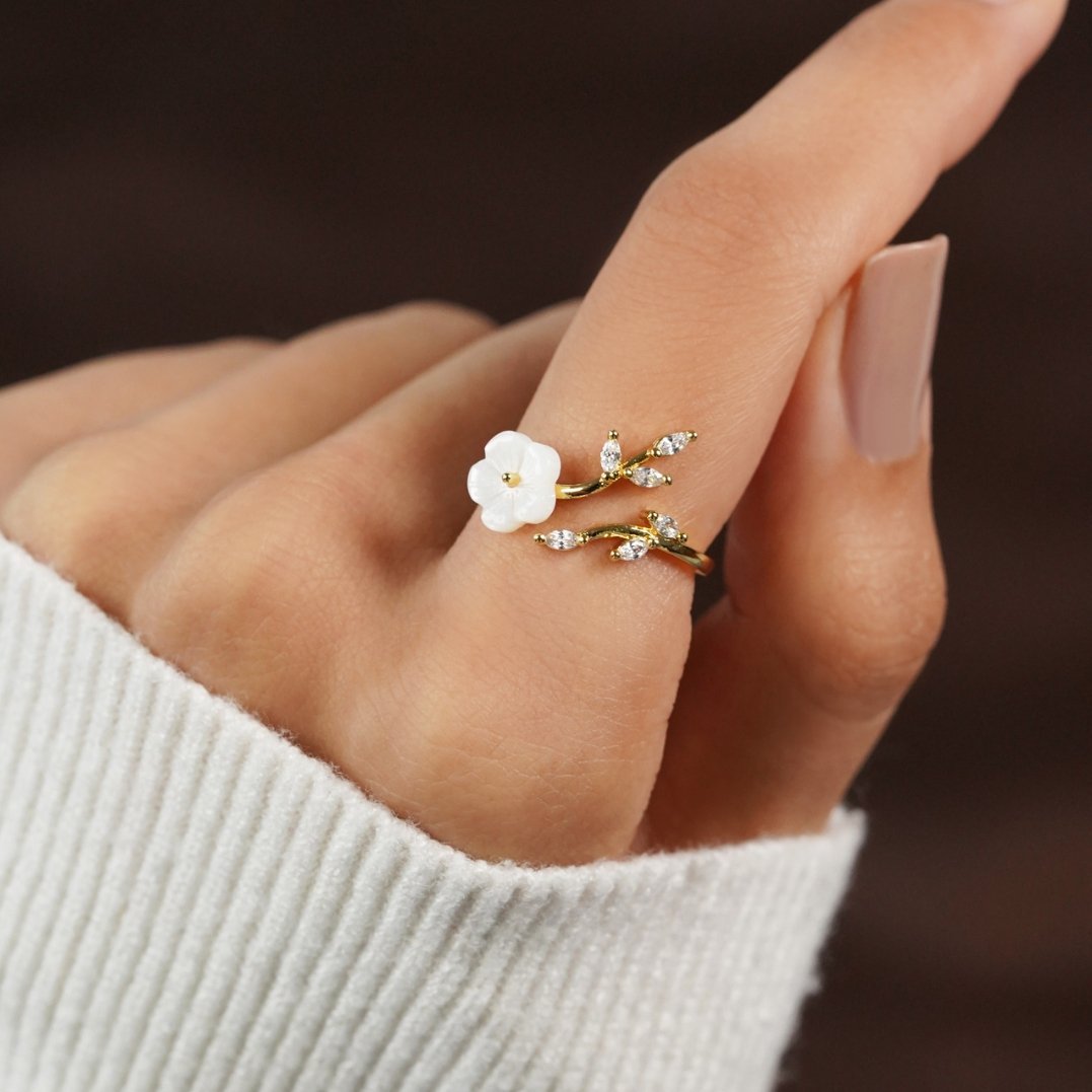 Gold Leaf-Inspired Floral Open Ring